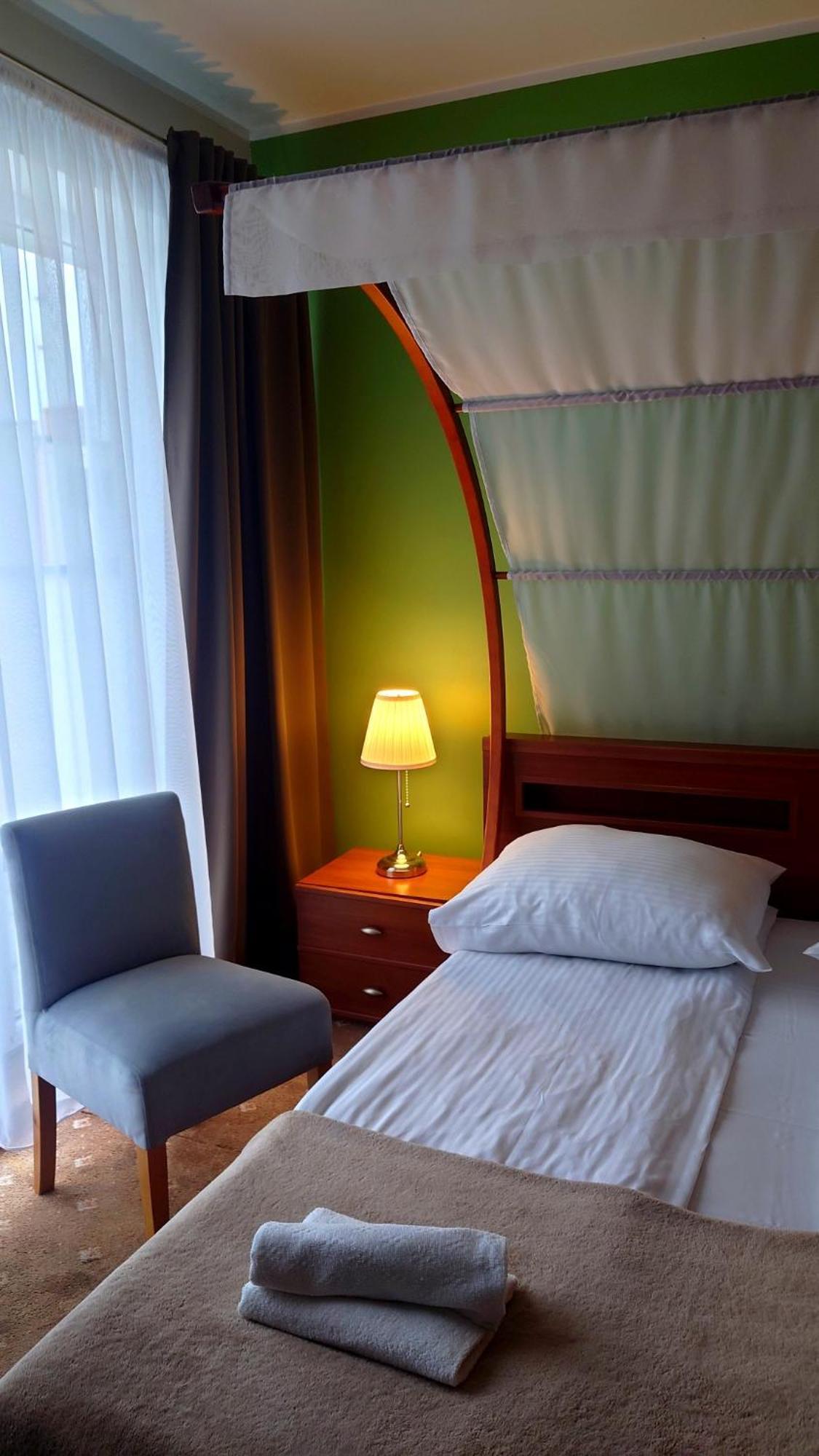 Akacja Bed & Breakfast *
